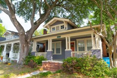 Main picture of 1909 Pender Ave