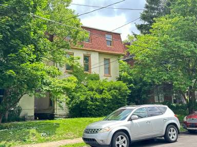 Main picture of 305 Grosvenor Ave