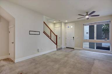 Main picture of 323 Fuller St