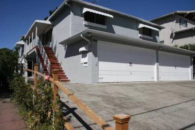 Main picture of 3855 Buell St