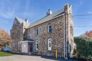 Main picture of 302 Soundview Ave