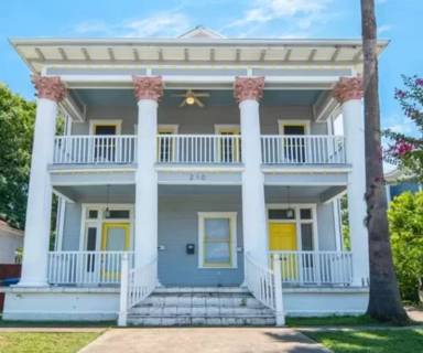 Main picture of 208 E Arsenal