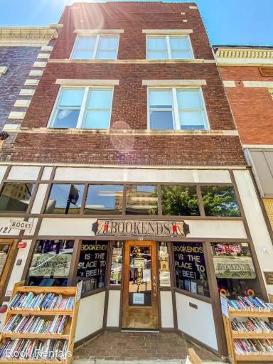 Main picture of 121 N Main St