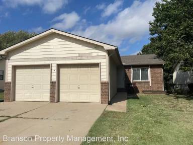 Main picture of 1420 W Nottingham Cir