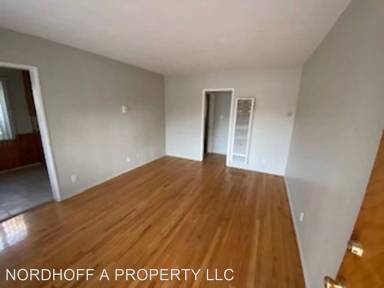 Main picture of 1112 E Harvard St