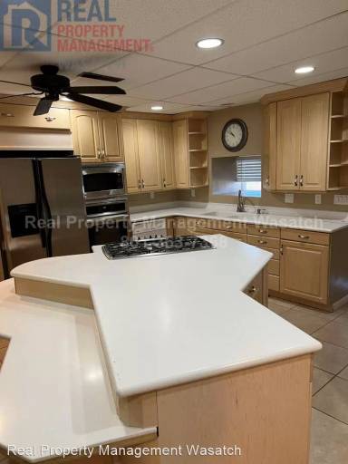 Main picture of 695 S Main St
