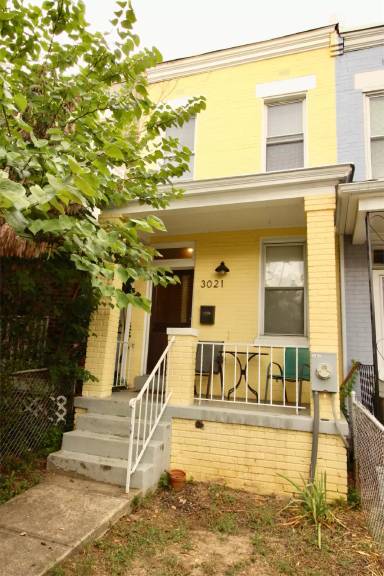 Main picture of 3013 1/2 Sherman Ave NW