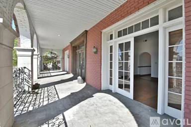 Main picture of 209 W 5th Ave