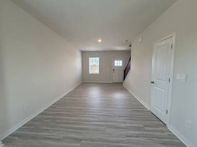 Main picture of 270 Mary Locke Way