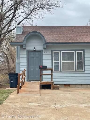 Main picture of 222 W Iowa Ave