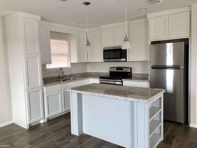 Main picture of 615 E Chapin St