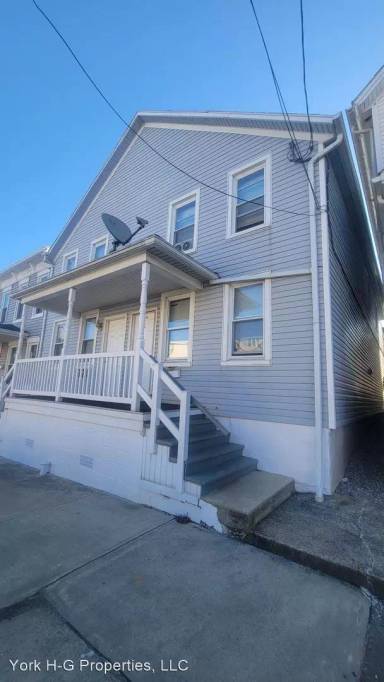 Main picture of 134 1st Ave