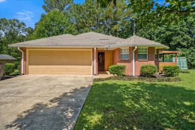 Main picture of 363 Delta Dr W