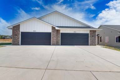 Main picture of 2933 S Maize Ct
