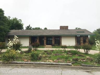 Main picture of 3843 E 69th St