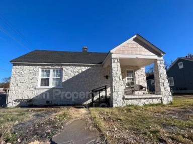 Main picture of 696 N Hollywood St
