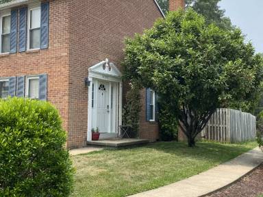 Main picture of Henderson Lane