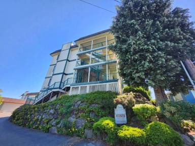 Main picture of 1588 Naval Ave