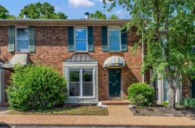 Main picture of 523 Williamsburg Dr