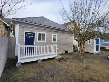 Main picture of 1113 E 1st St