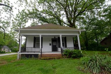Main picture of 400 W Worley St