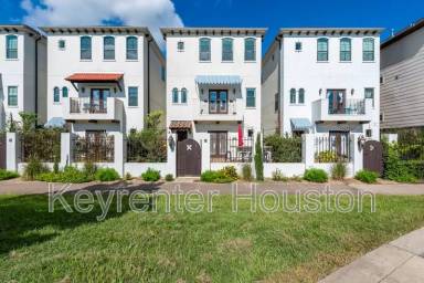 Main picture of 905 W 22nd St