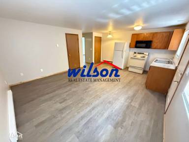 Main picture of 203 E Oak St