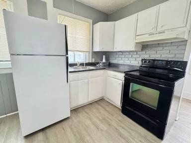 Main picture of 261 Ravenwood Ave