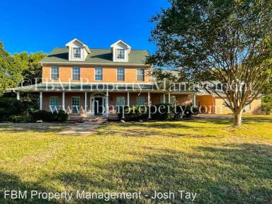 Main picture of 925 Pecan Grove Rd