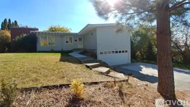 Main picture of 1605 NE Upper Dr