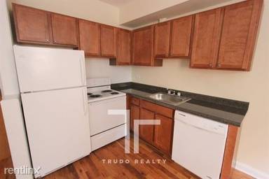 Main picture of 635 W Barry Ave