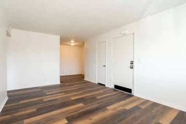 Main picture of 1800 E 1st St N