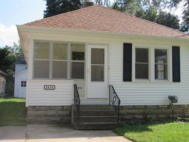 Main picture of 2656 Bow St