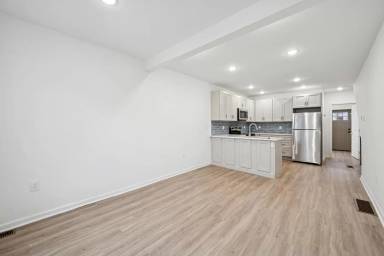 Main picture of 2553 S Dewey St