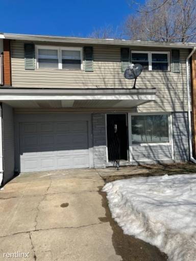 Main picture of 450 W 136th Pl