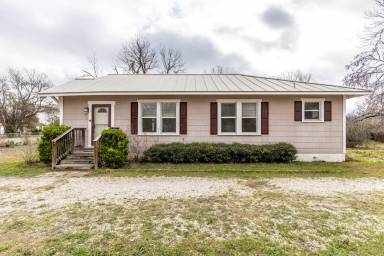 Main picture of 146 Elaine Rd
