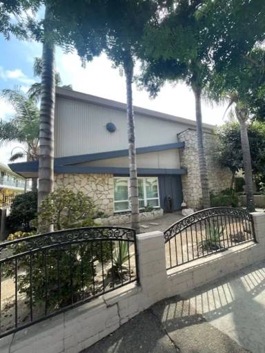 Main picture of 11620 Bellflower Blvd