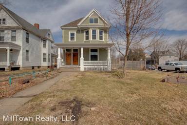 Main picture of 404 W 16th St