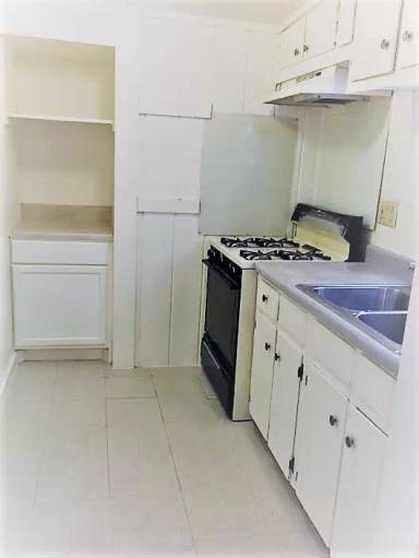 Main picture of 2015 E 8th St