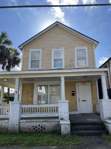 Main picture of 1115 E Waldburg St