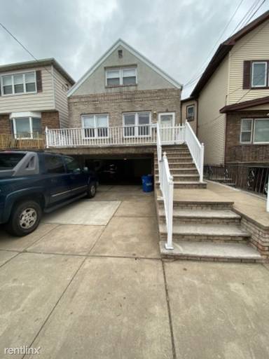 Main picture of 24 E 46th St