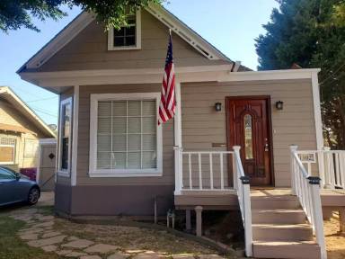 Main picture of 1302 E Appleton St