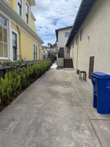 Main picture of 544 Van Buren St