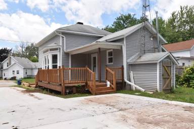 Main picture of 398 Walnut St