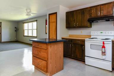 Main picture of 3 E Andrews Hill Rd