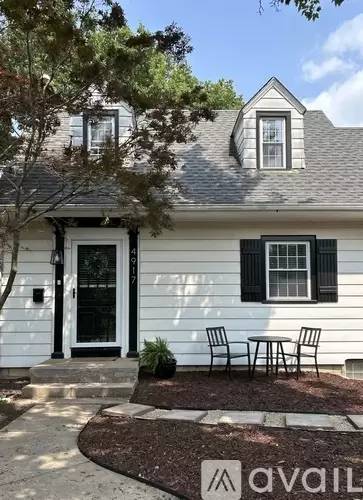 Main picture of 4917 Evanston Ave