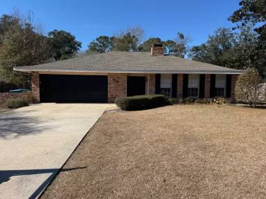 Main picture of 114 Oak Dr