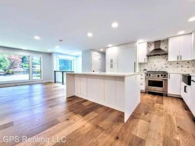 Main picture of 8104 NE 122nd Pl
