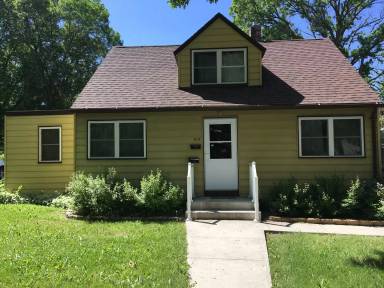Main picture of 410 1/2 10th Ave E