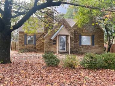 Main picture of 2204 S Greenwood Ave